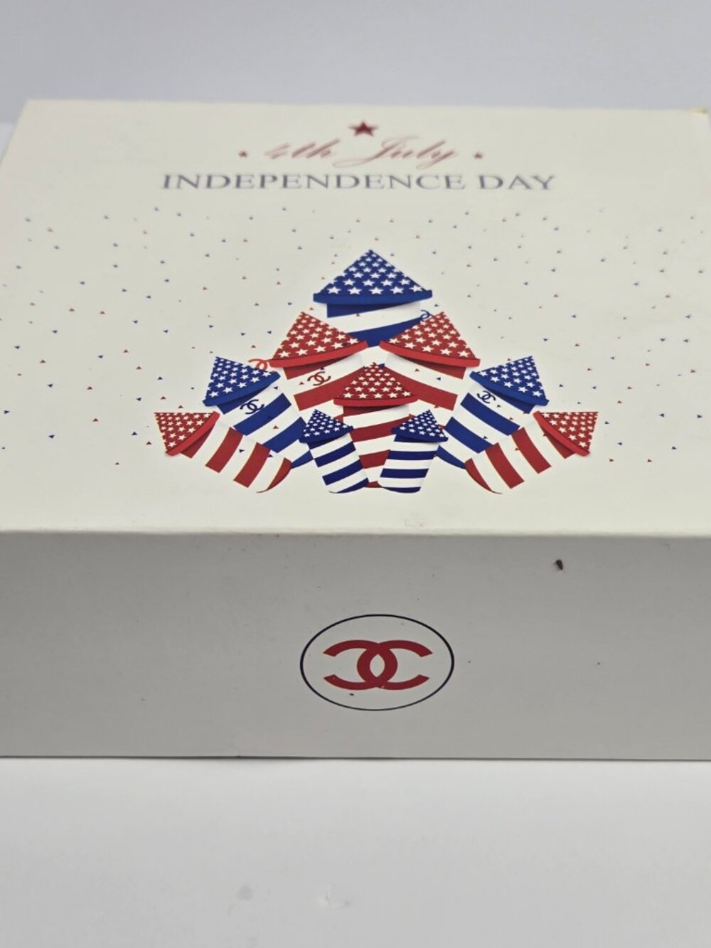 Chanel VIP Gift Airlines Shell Minaudière Clutch White Acrylic Love Logo - Picture 3 of 7